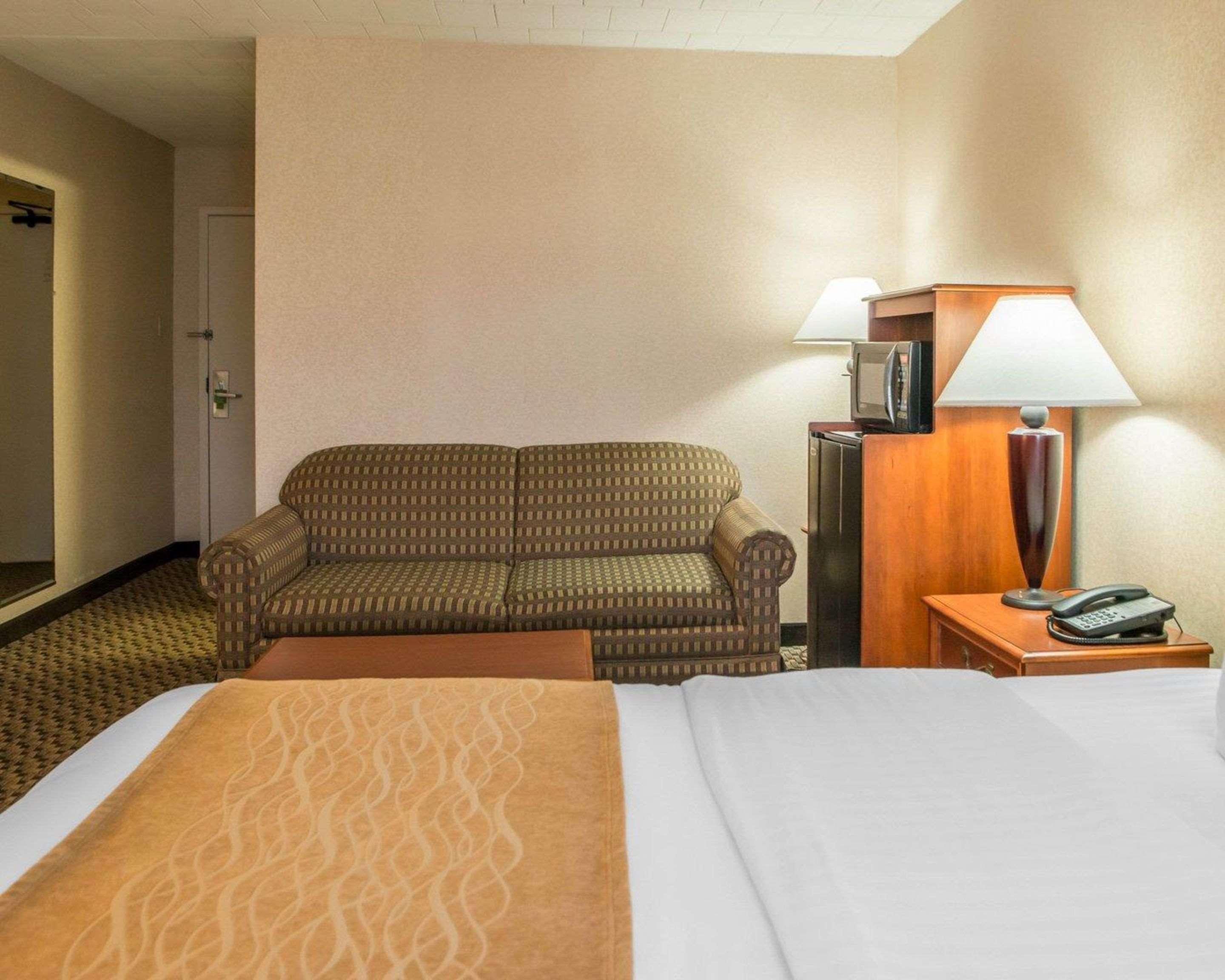 Mainstay Suites Verona Exterior photo
