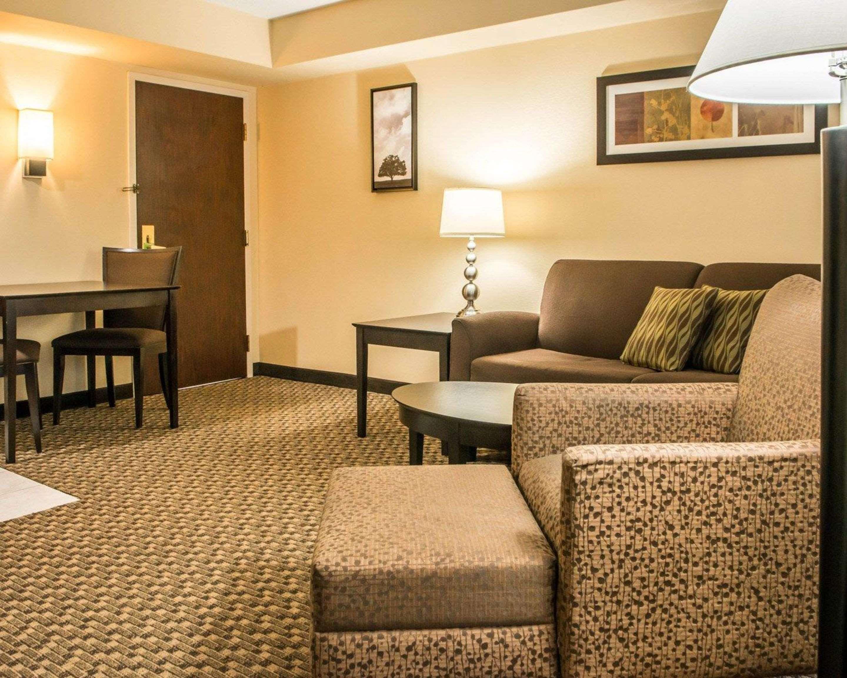Mainstay Suites Verona Exterior photo